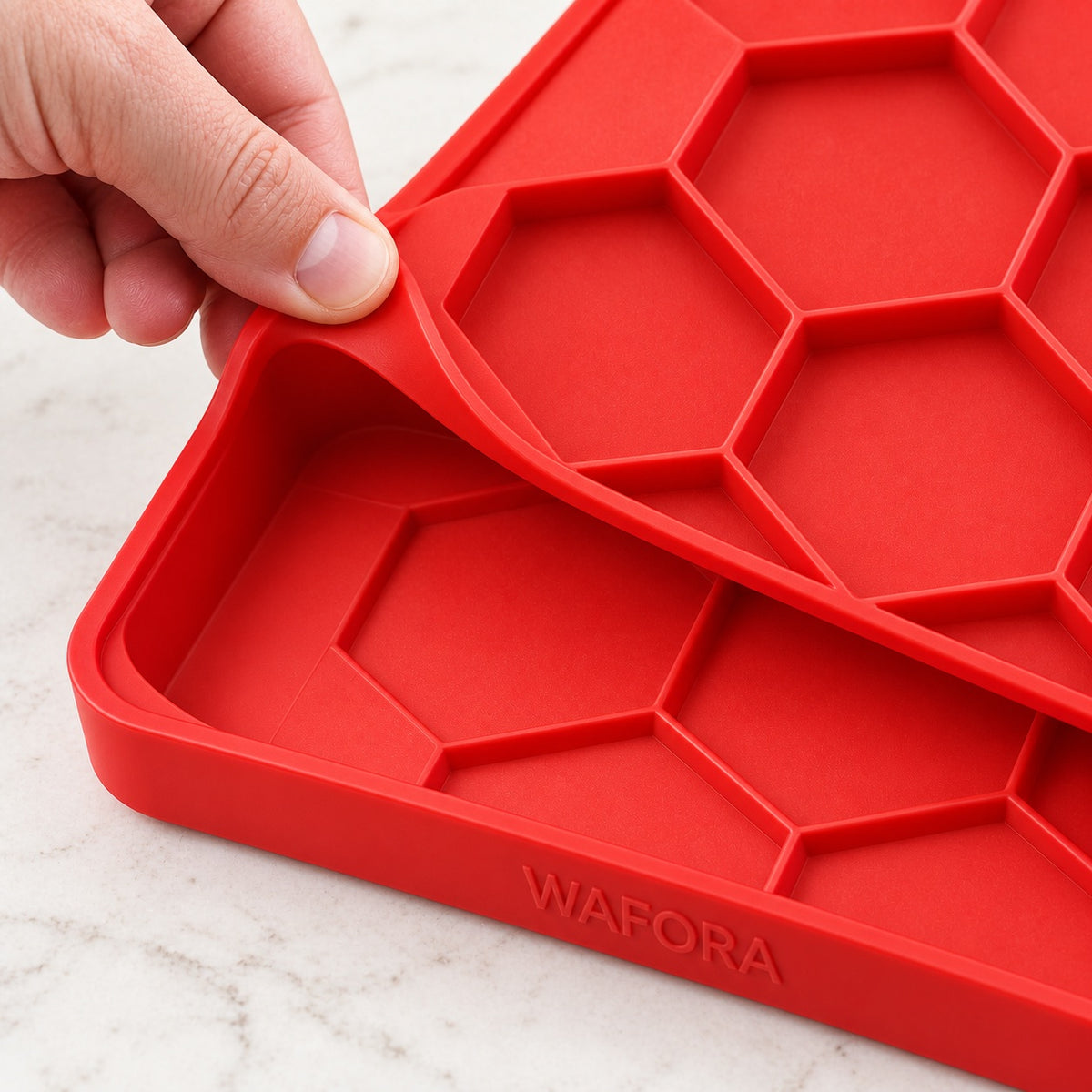 Close-up of BurgerBatch hexagonal compartments, dividing lid and flexible red construction.